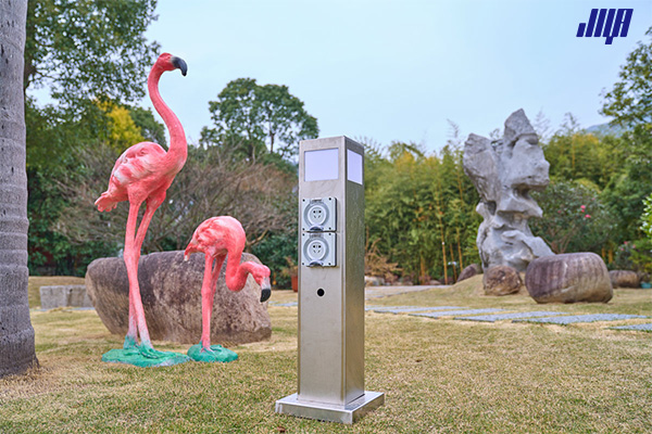 極亞智能水電樁公園應(yīng)用實(shí)拍，外觀簡約時(shí)尚，與自然環(huán)境完美融合
