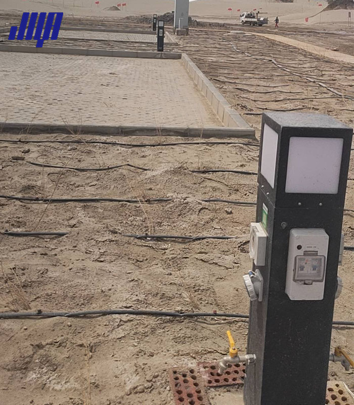 新疆阿克蘇月牙湖沙漠越野基地房車營地 | 極亞智能水電樁落地實(shí)景